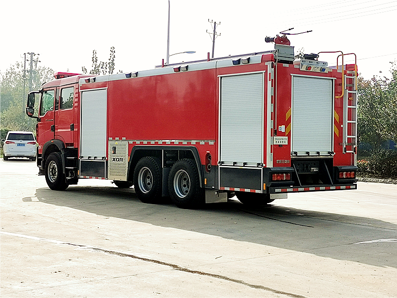 汕德卡8噸水罐消防車(chē)